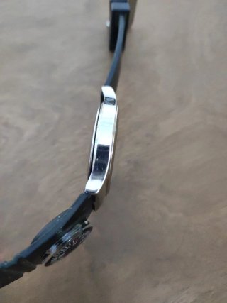 Reloj cuarzo con brújula