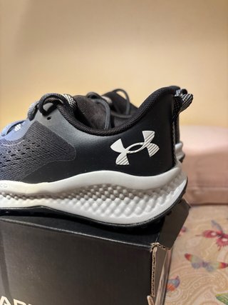 Zapatillas Under Armour Negras y Blancas