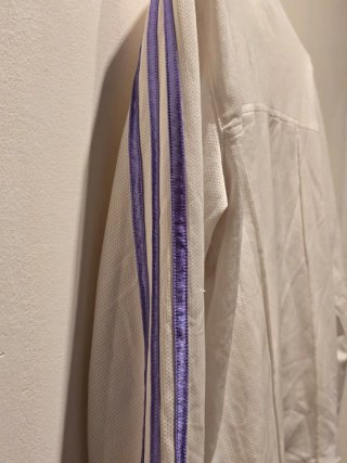 Sudadera Adidas blanca y morada