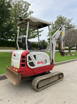 Miniexcavadora Takeuchi TB216