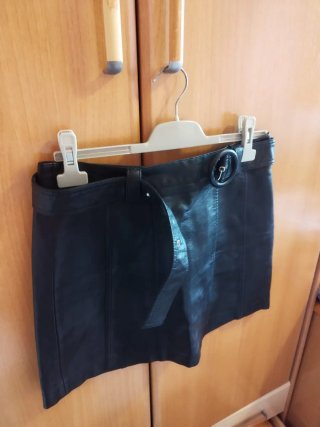 Falda cuero negra Talla L