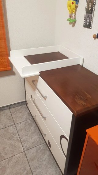 Cómoda con cambiador marca Trama