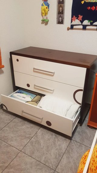 Cómoda con cambiador marca Trama