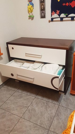 Cómoda con cambiador marca Trama