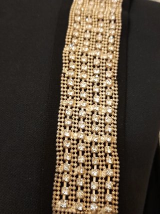 Abito elegante nero con strass