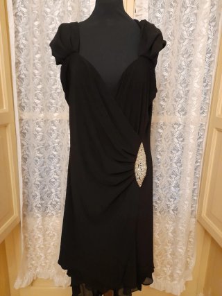 Abito elegante nero con strass