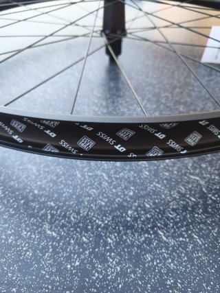 Rueda HX1700 *NUEVO* Trasera DT Swiss SPLINE 35 6T