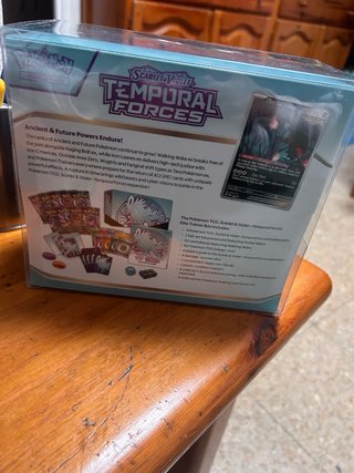 Pokémon Temporal Forces Elite Trainer Box (Inglés)