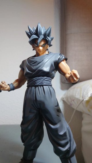 Figuras de Goku y Vegeta DBZ pintadas a mano