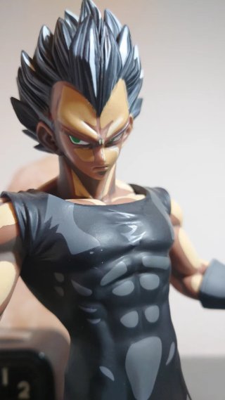 Figuras de Goku y Vegeta DBZ pintadas a mano