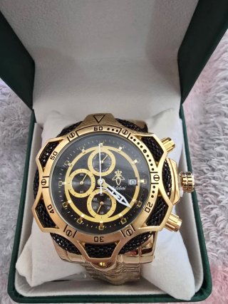 Reloj de pulsera dorado