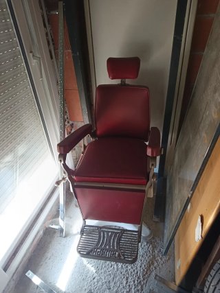 Sillón de barbero vintage rojo