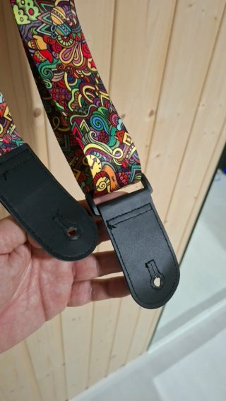 Correa de guitarra con diseño colorido