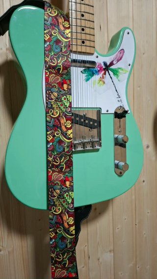 Correa de guitarra con diseño colorido