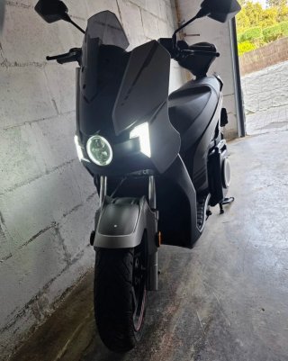 Silence S01+ Maxi-Scooter Negra/Gris