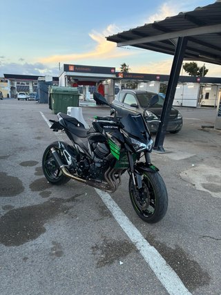 Kawasaki Z800 Negra y Verde
