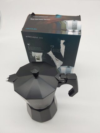 Cecotec Cafetera italiana Cumbia Mokclassic 600 Black, 300ml, De aluminio con capacidad para 6 tazas de café en color negro, apt