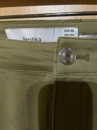 Pantalones cargo Bershka verdes talla S