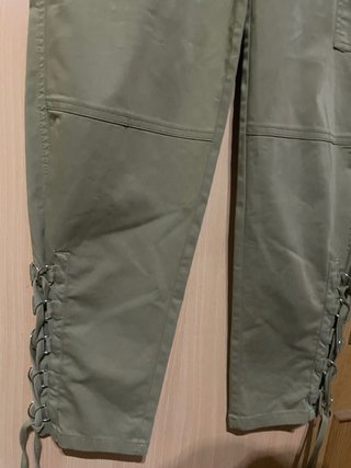 Pantalones cargo Bershka verdes talla S