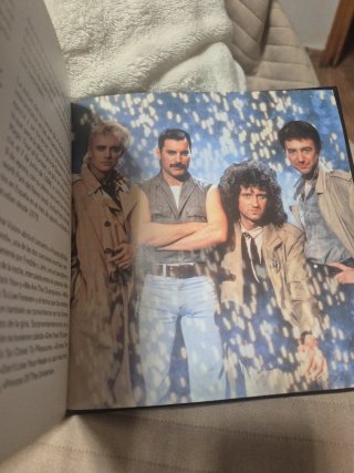 Queen CD edicion de lujo- Kind of magic