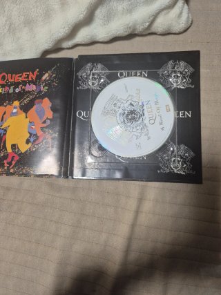 Queen CD edicion de lujo- Kind of magic