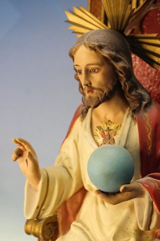 Sagrado Corazón de Jesús en el trono, entronizado. Cristo Rey. Figura de Olot, Arte Cristiano.