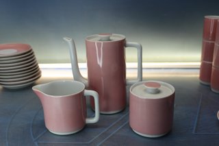 Precioso juego de café Bidasoa. Años 50-60. Rosa y blanco.