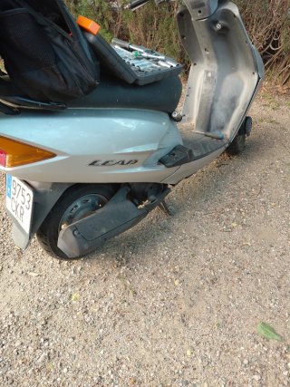 Honda Lead SCV100 gris