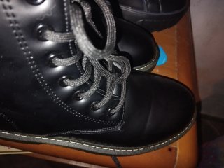 Botas negras con cordones