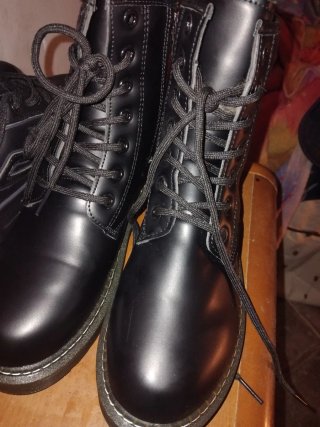 Botas negras con cordones