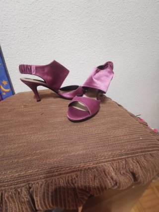 Sandalias de tacón moradas
