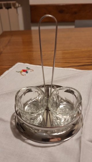 Saliera e pepiera in vetro e metallo