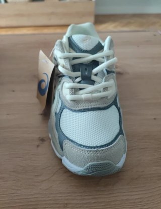 Zapatillas ASICS Beige/Gris Nuevas
