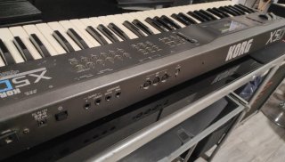 Teclado Korg X5D