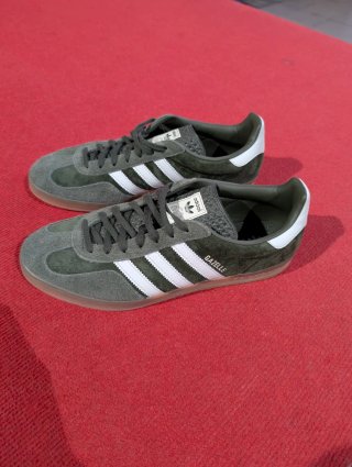 Adidas Gazelle Indoor verdes suela gum