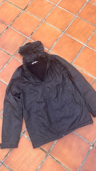 Chaqueta impermeable polar hombre negra
