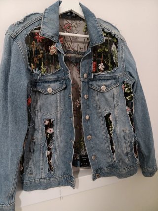 Chaqueta vaquera Bershka bordada Talla S