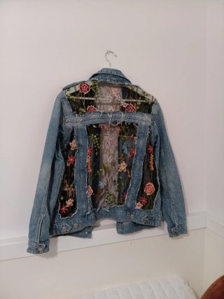 Chaqueta vaquera Bershka bordada Talla S