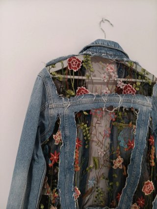 Chaqueta vaquera Bershka bordada Talla S
