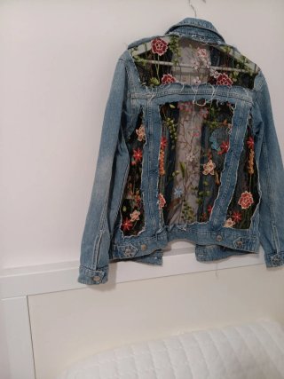 Chaqueta vaquera Bershka bordada Talla S