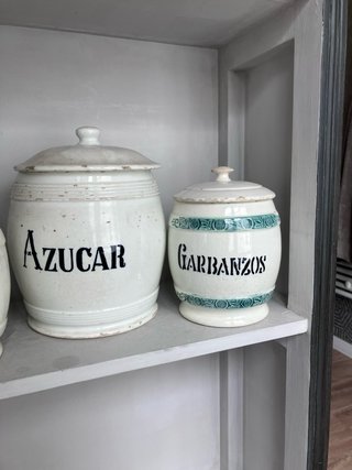 Botes de cerámica antiguos legumbres