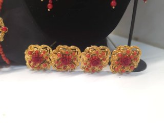 Aderezo de coral y oro