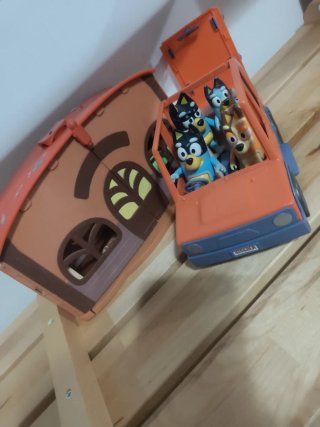 Juguete Bluey: Casa y Coche