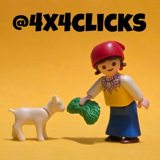 Playmobil Granjera Niña con Cabra