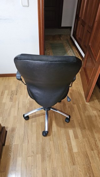 Mesa escritorio madera y silla