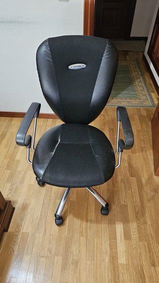 Mesa escritorio madera y silla