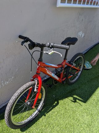 Bicicleta infantil roja 6-7 años