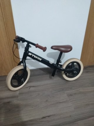 Bicicleta sin pedales BTWIN con freno