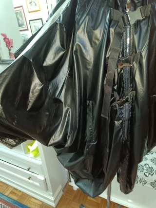 Gabardina / Cortavientos Negro y Plateado