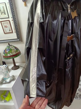 Gabardina / Cortavientos Negro y Plateado